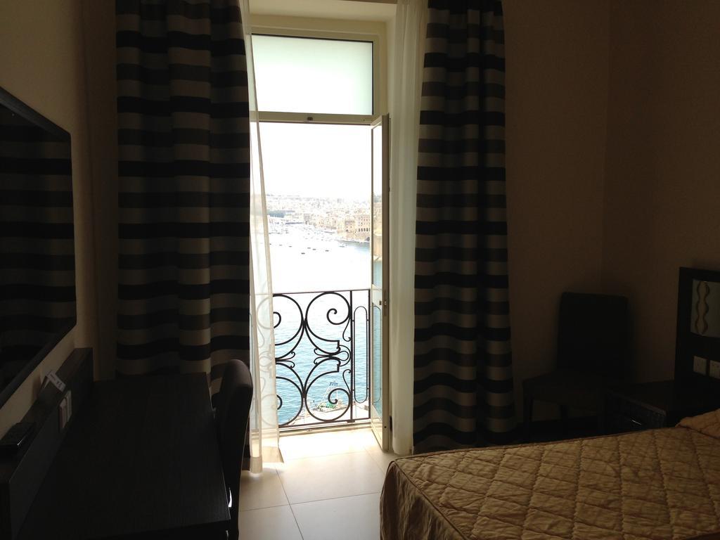 Grand Harbour Hotel Valletta Pokoj fotografie
